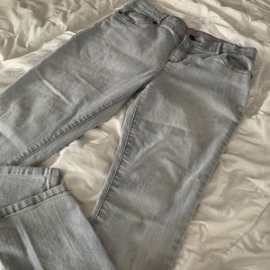 Like New! Girls gray skinny jeans